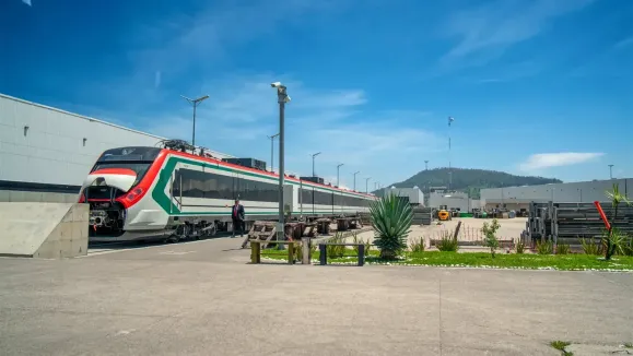 Miembros de GRI Institute visitan “El Insurgente”; obra alcanza 98% de avance 